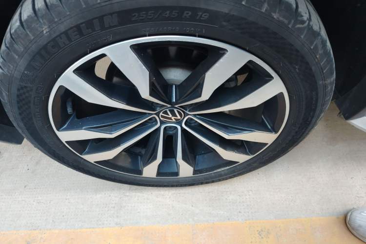 Used Volkswagen Tiguan L 2021 330TSI Automatic Two-Wheel Drive R-Line Enhanced Edition Exterior 5