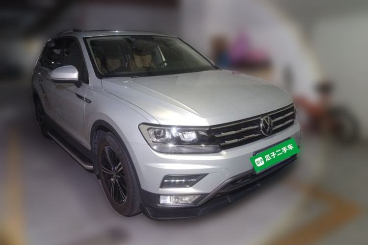 Used Volkswagen Tiguan L 2021 330TSI Automatic Two-Wheel Drive Smart Edition Front Right 45 Deg
