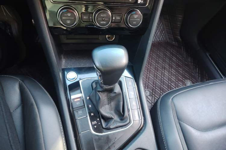 Used Volkswagen Tiguan L 2021 330TSI Automatic Two-Wheel Drive R-Line Enhanced Edition Gear Lever