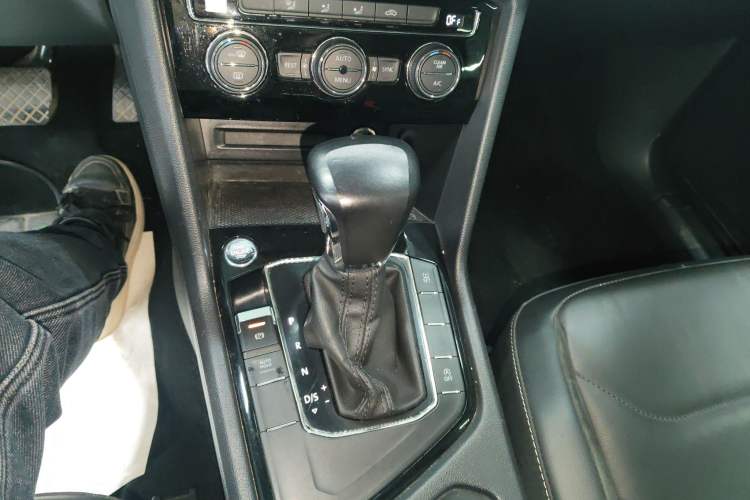 Used Volkswagen Tiguan L 2021 330TSI Automatic Two-Wheel Drive Smart Edition Gear Lever