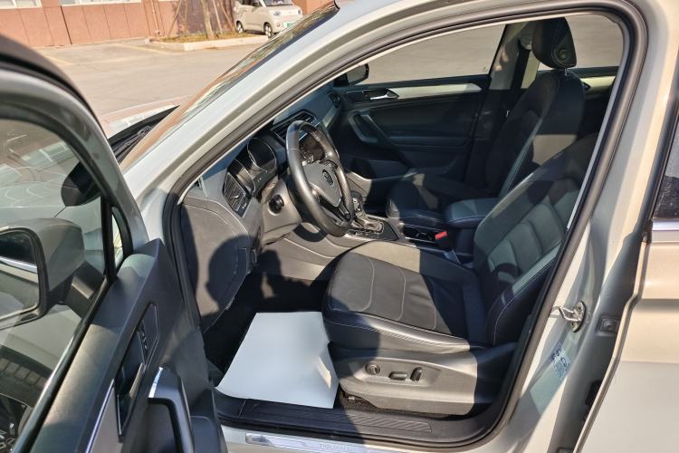Used Volkswagen Tiguan L 2021 330TSI Automatic Two-Wheel Drive Smart Edition Interior 1