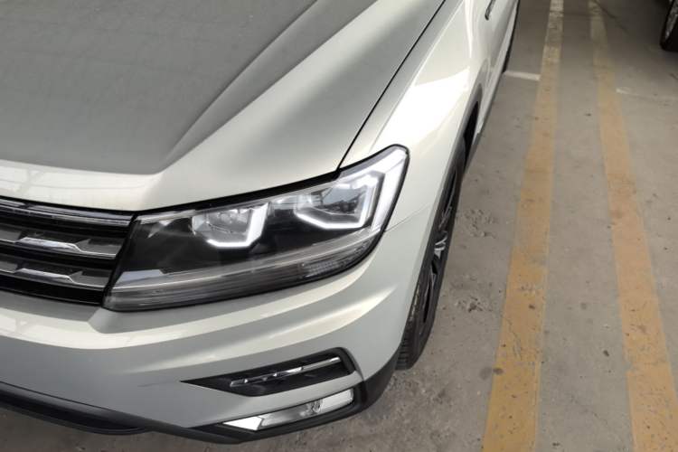 Used Volkswagen Tiguan L 2021 330TSI Automatic Two-Wheel Drive Smart Edition Left Front Headlight