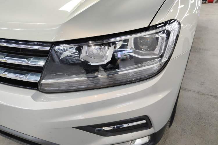 Used Volkswagen Tiguan L 2021 330TSI Automatic Two-Wheel Drive Smart Edition Left Front Headlight
