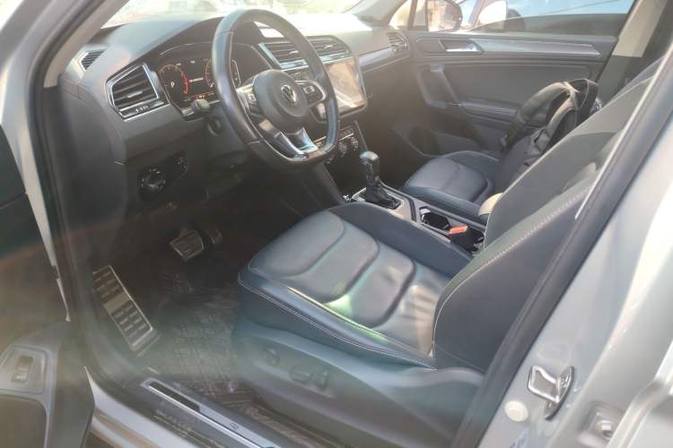Used Volkswagen Tiguan L 2021 330TSI Automatic Two-Wheel Drive R-Line Enhanced Edition Left Front Seat