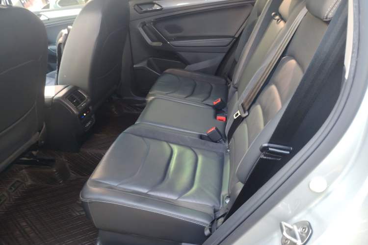 Used Volkswagen Tiguan L 2021 330TSI Automatic Two-Wheel Drive R-Line Enhanced Edition Left Rear Seat