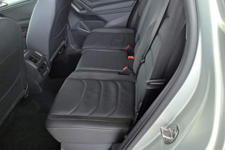 Used Volkswagen Tiguan L 2021 330TSI Automatic Two-Wheel Drive Smart Edition Left Rear Seat