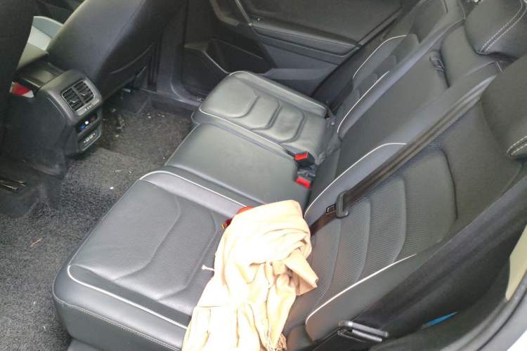 Used Volkswagen Tiguan L 2021 330TSI Automatic Two-Wheel Drive R-Line Flagship Edition Left Rear Seat