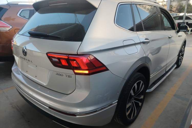 Used Volkswagen Tiguan L 2021 330TSI Automatic Two-Wheel Drive R-Line Enhanced Edition Rear Right 45 Deg