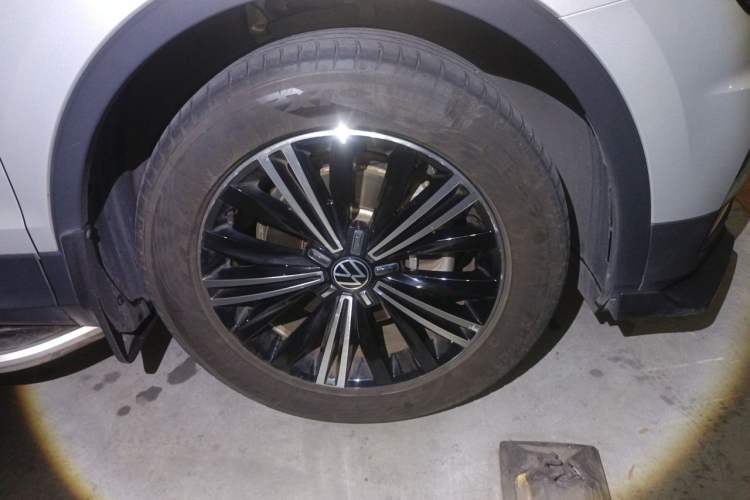 Used Volkswagen Tiguan L 2021 330TSI Automatic Two-Wheel Drive Smart Edition Right Front Wheel Hub