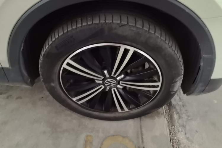 Used Volkswagen Tiguan L 2021 330TSI Automatic Two-Wheel Drive Smart Edition Right Front Wheel Hub