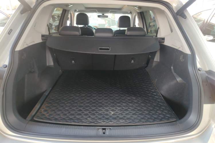 Used Volkswagen Tiguan L 2021 330TSI Automatic Two-Wheel Drive R-Line Enhanced Edition Trunk