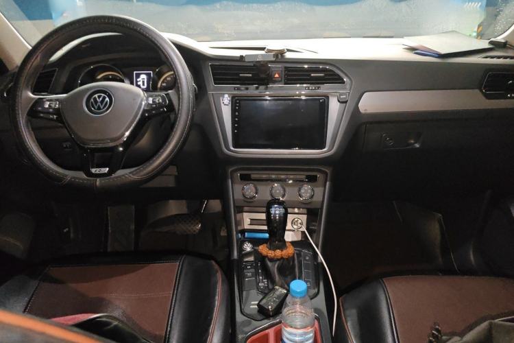 Used Volkswagen Tiguan L 2021 330TSI Automatic Two-Wheel Drive Comfort Edition Center Console