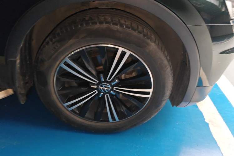 Used Volkswagen Tiguan L 2021 330TSI Automatic Two-Wheel Drive Comfort Edition Right Front Wheel Hub