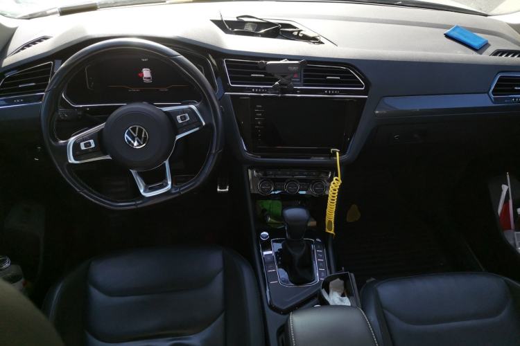 Used Volkswagen Tiguan L 2021 330TSI Automatic Two-Wheel Drive R-Line Enhanced Edition Center Console