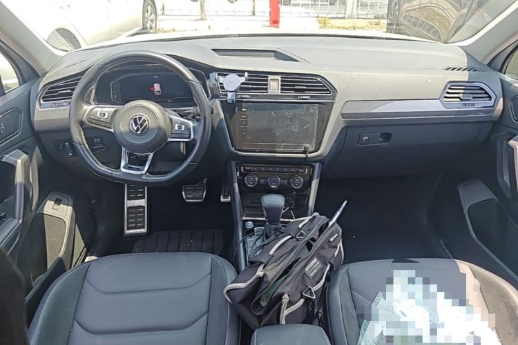 Used Volkswagen Tiguan L 2021 330TSI Automatic Two-Wheel Drive R-Line Enhanced Edition Center Console