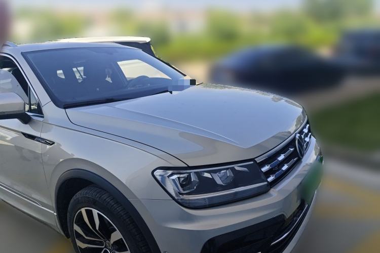 Used Volkswagen Tiguan L 2021 330TSI Automatic Two-Wheel Drive R-Line Enhanced Edition Front Right 45 Deg