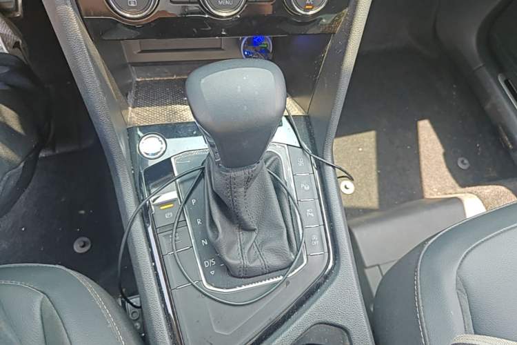 Used Volkswagen Tiguan L 2021 330TSI Automatic Two-Wheel Drive R-Line Enhanced Edition Gear Lever