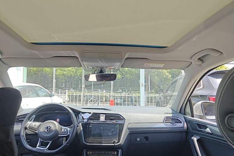 Used Volkswagen Tiguan L 2021 330TSI Automatic Two-Wheel Drive R-Line Enhanced Edition Headliner