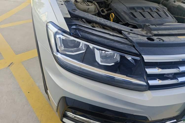 Used Volkswagen Tiguan L 2021 330TSI Automatic Two-Wheel Drive R-Line Enhanced Edition Right Front Headlight