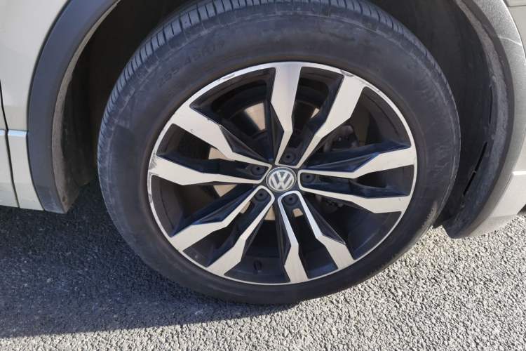 Used Volkswagen Tiguan L 2021 330TSI Automatic Two-Wheel Drive R-Line Enhanced Edition Right Front Wheel Hub