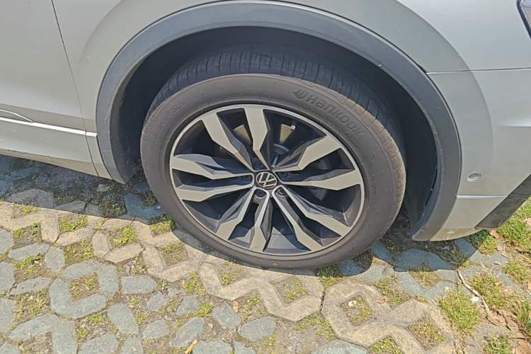 Used Volkswagen Tiguan L 2021 330TSI Automatic Two-Wheel Drive R-Line Enhanced Edition Right Front Wheel Hub