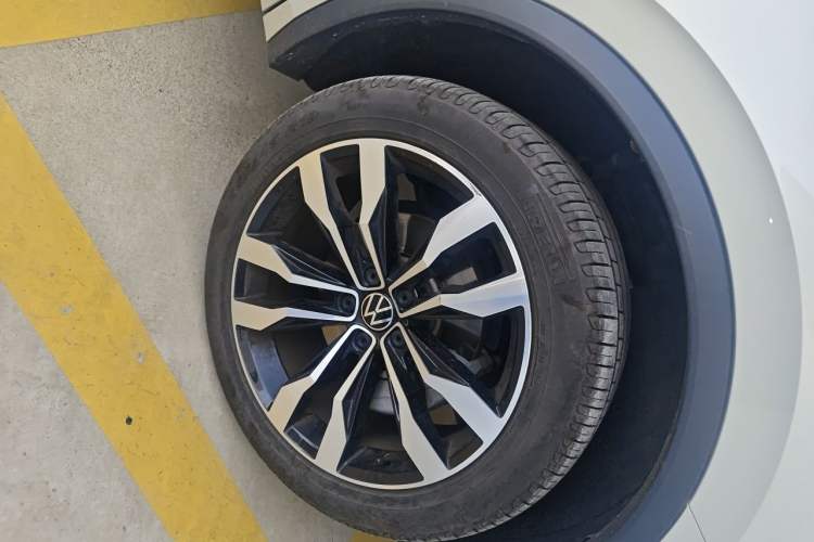 Used Volkswagen Tiguan L 2021 330TSI Automatic Two-Wheel Drive R-Line Enhanced Edition Right Front Wheel Hub