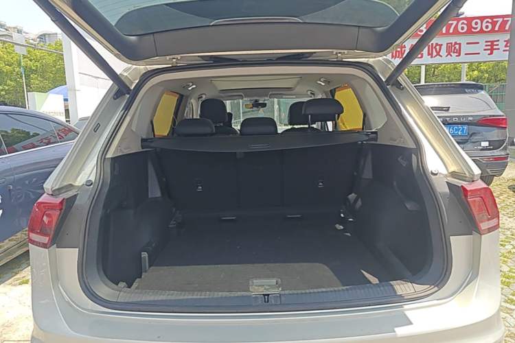 Used Volkswagen Tiguan L 2021 330TSI Automatic Two-Wheel Drive R-Line Enhanced Edition Trunk