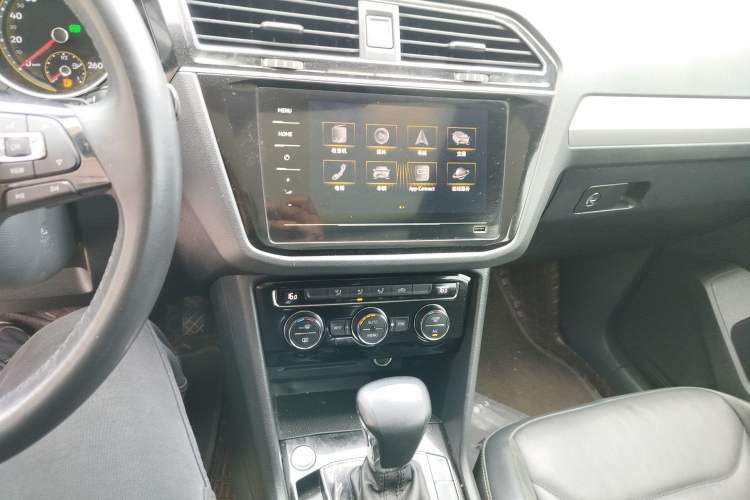 Used Volkswagen Tiguan L 2021 330TSI Automatic Two-Wheel Drive Smart Edition Audio And AC Panel