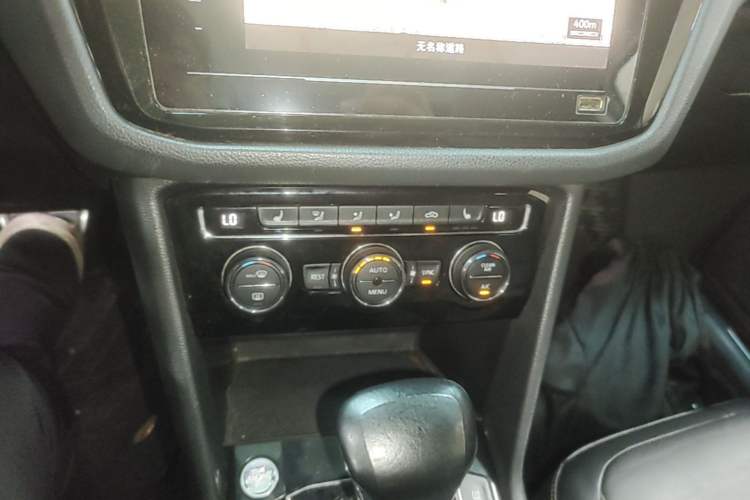 Used Volkswagen Tiguan L 2021 330TSI Automatic Two-Wheel Drive R-Line Enhanced Edition Audio And AC Panel