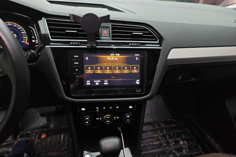 Used Volkswagen Tiguan L 2021 330TSI Automatic Two-Wheel Drive Smart Edition Audio And AC Panel
