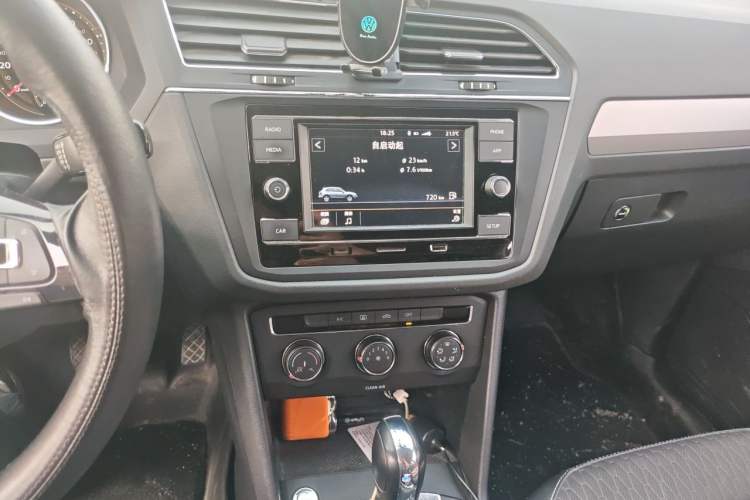 Used Volkswagen Tiguan L 2021 280TSI Automatic Two-Wheel Drive Smart Edition Audio And AC Panel