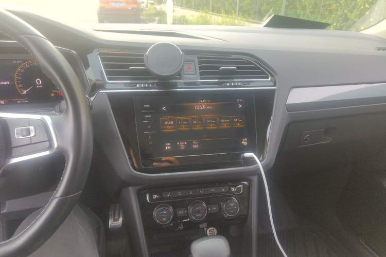 Used Volkswagen Tiguan L 2021 330TSI Automatic Two-Wheel Drive R-Line Enhanced Edition Audio And AC Panel