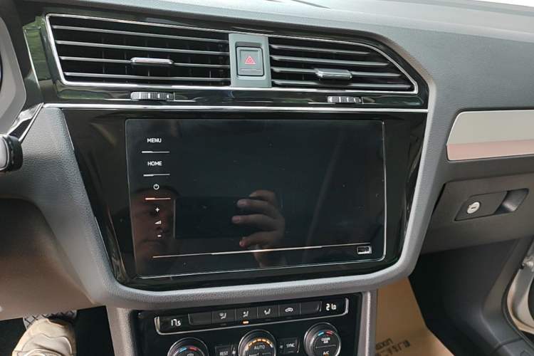 Used Volkswagen Tiguan L 2021 330TSI Automatic Two-Wheel Drive Smart Edition Audio And AC Panel