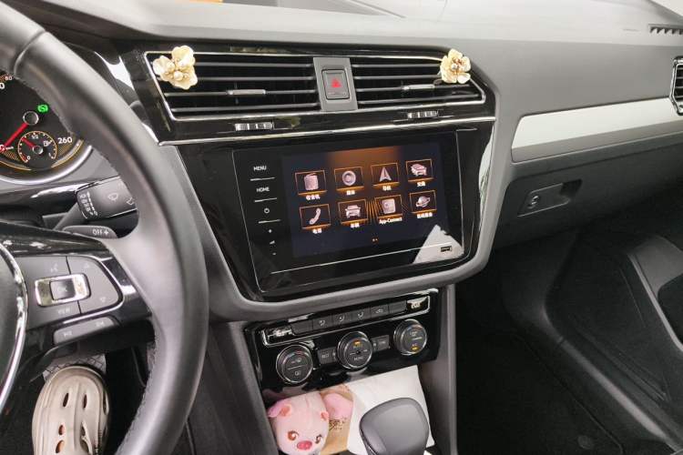 Used Volkswagen Tiguan L 2021 330TSI Automatic Two-Wheel Drive Smart Edition Audio And AC Panel