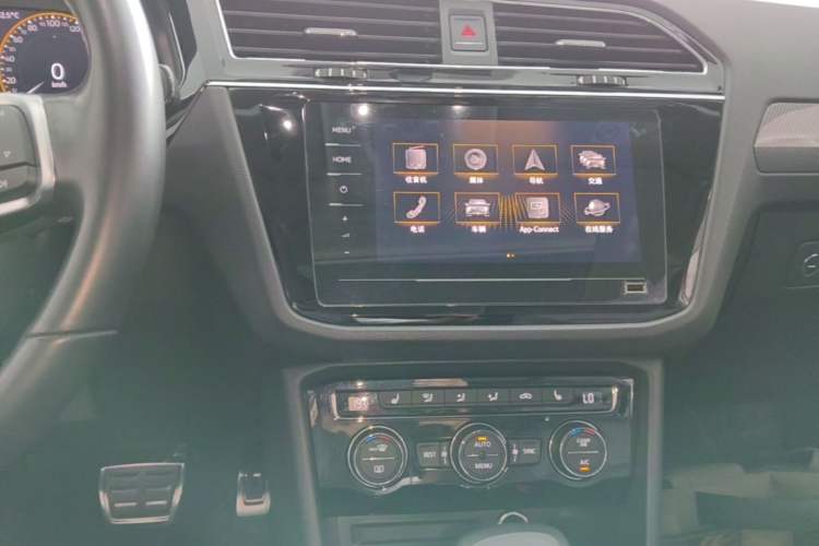 Used Volkswagen Tiguan L 2021 330TSI Automatic Two-Wheel Drive R-Line Enhanced Edition Audio And AC Panel