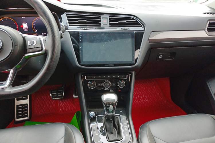 Used Volkswagen Tiguan L 2021 330TSI Automatic Two-Wheel Drive R-Line Enhanced Edition Audio And AC Panel