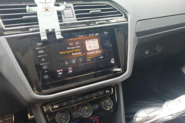Used Volkswagen Tiguan L 2021 330TSI Automatic Two-Wheel Drive R-Line Enhanced Edition Audio And AC Panel
