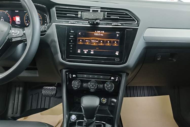 Used Volkswagen Tiguan L 2021 330TSI Automatic Two-Wheel Drive Smart Edition Audio And AC Panel