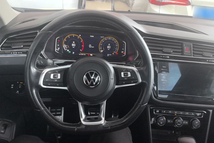 Used Volkswagen Tiguan L 2021 330TSI Automatic Two-Wheel Drive R-Line Flagship Edition Center Console