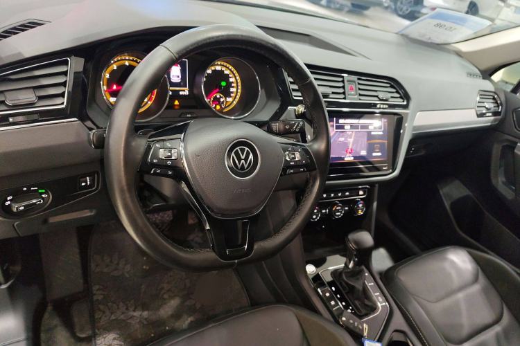 Used Volkswagen Tiguan L 2021 330TSI Automatic Two-Wheel Drive Smart Edition Center Console