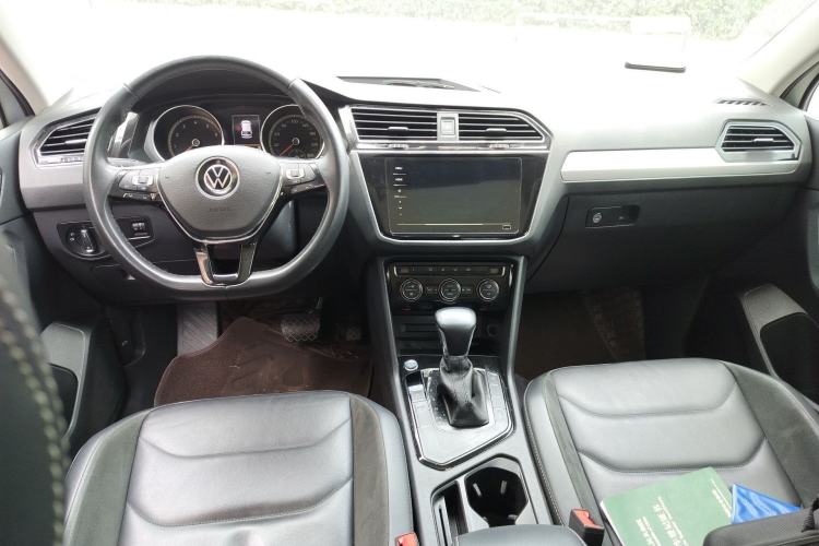 Used Volkswagen Tiguan L 2021 330TSI Automatic Two-Wheel Drive Smart Edition Center Console