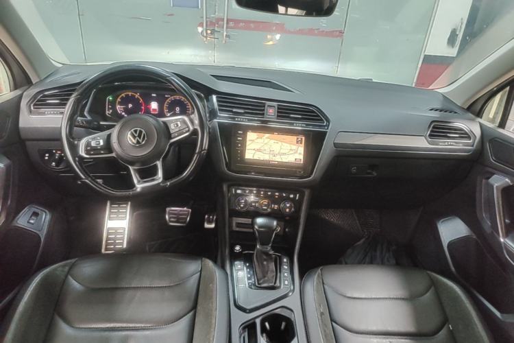 Used Volkswagen Tiguan L 2021 330TSI Automatic Two-Wheel Drive R-Line Enhanced Edition Center Console