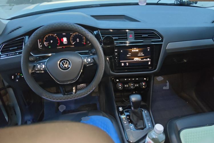 Used Volkswagen Tiguan L 2021 330TSI Automatic Two-Wheel Drive Smart Edition Center Console