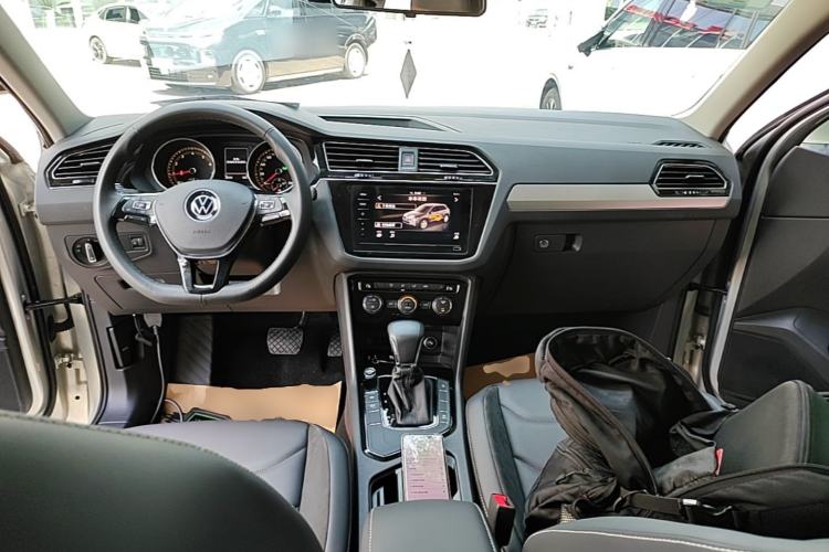 Used Volkswagen Tiguan L 2021 330TSI Automatic Two-Wheel Drive Smart Edition Center Console