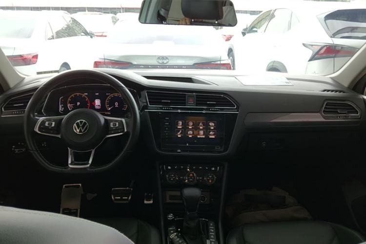Used Volkswagen Tiguan L 2021 330TSI Automatic Two-Wheel Drive R-Line Enhanced Edition Center Console