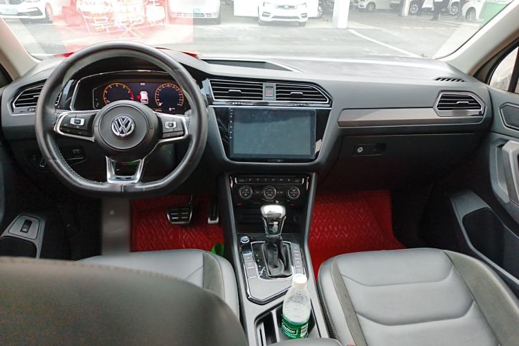 Used Volkswagen Tiguan L 2021 330TSI Automatic Two-Wheel Drive R-Line Enhanced Edition Center Console