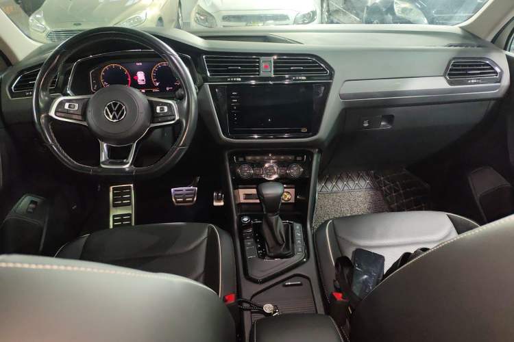 Used Volkswagen Tiguan L 2021 330TSI Automatic Two-Wheel Drive R-Line Flagship Edition Center Console