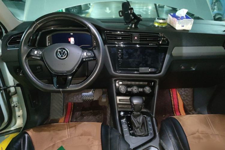 Used Volkswagen Tiguan L 2021 330TSI Automatic Two-Wheel Drive Smart Edition Center Console