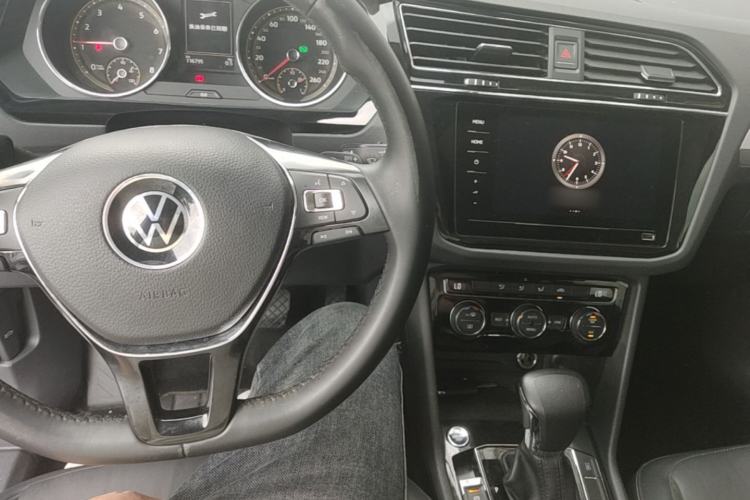 Used Volkswagen Tiguan L 2021 330TSI Automatic Two-Wheel Drive Smart Edition Center Console