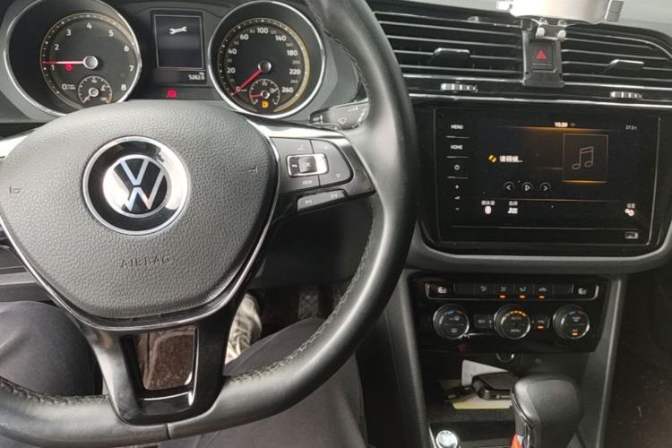 Used Volkswagen Tiguan L 2021 330TSI Automatic Two-Wheel Drive Smart Edition Center Console